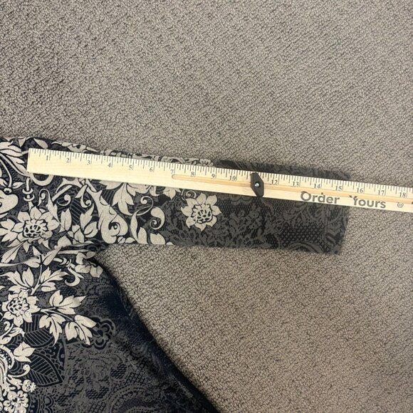 Vanilla Sugar Shirt Small 3/4 Sleeves V Neck Cotton Blend Tattoo All Over Print - Picture 8 of 9